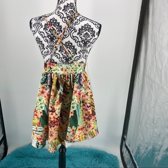 main strip Hawaiian floral cross back deep plunge V-neck dress cross back dress - Picture 7 of 9